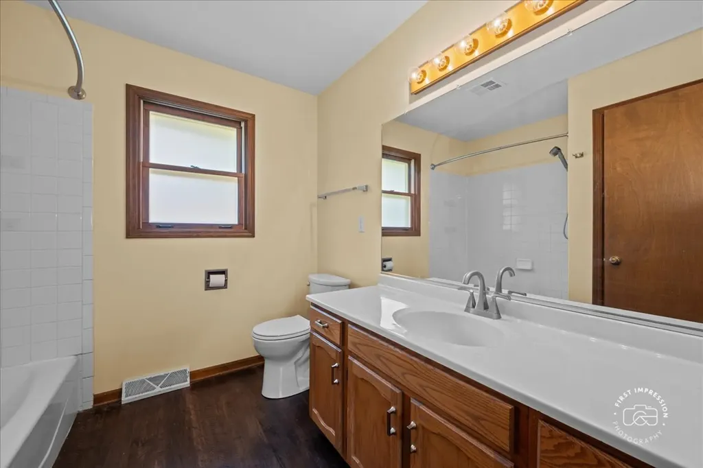 1201 Johnston Drive Aurora IL 60506