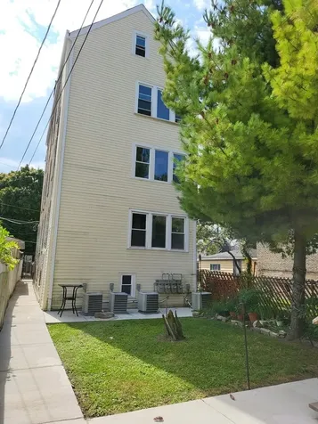827 West 33rd Place Chicago IL 60608