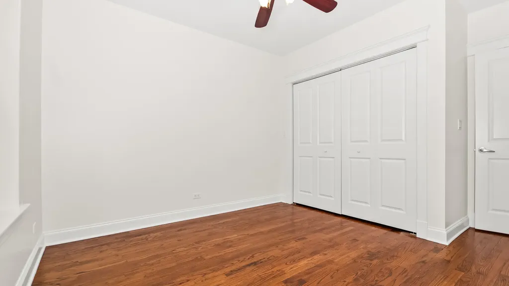 3652 West Belle Plaine Avenue Chicago IL 60618