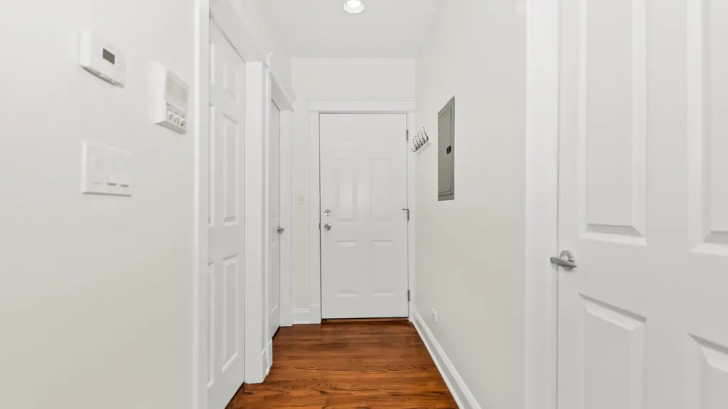 3652 West Belle Plaine Avenue Chicago IL 60618