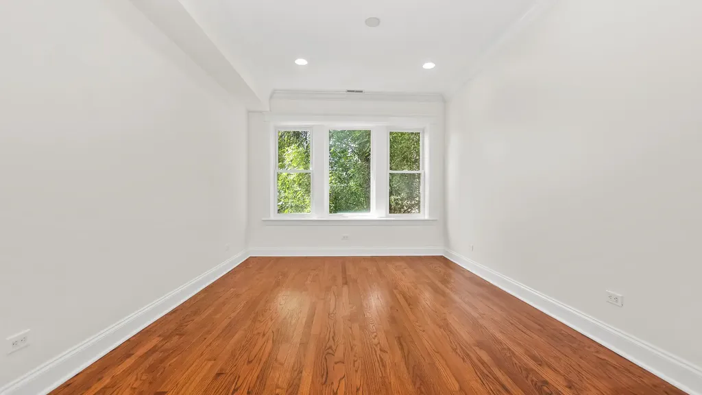 3652 West Belle Plaine Avenue Chicago IL 60618