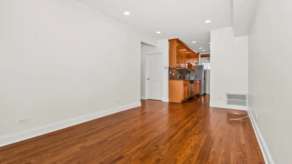 3652 West Belle Plaine Avenue Chicago IL 60618