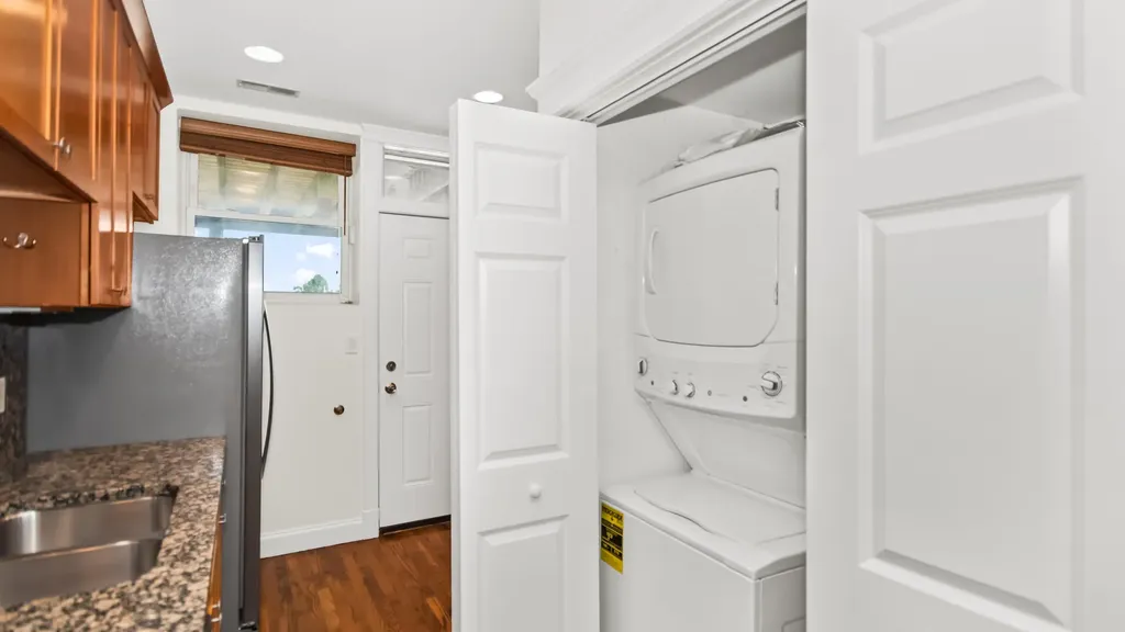 3652 West Belle Plaine Avenue Chicago IL 60618