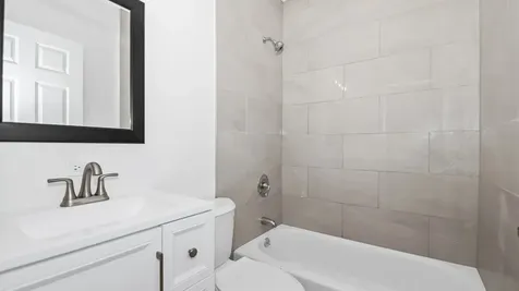 3652 West Belle Plaine Avenue Chicago IL 60618