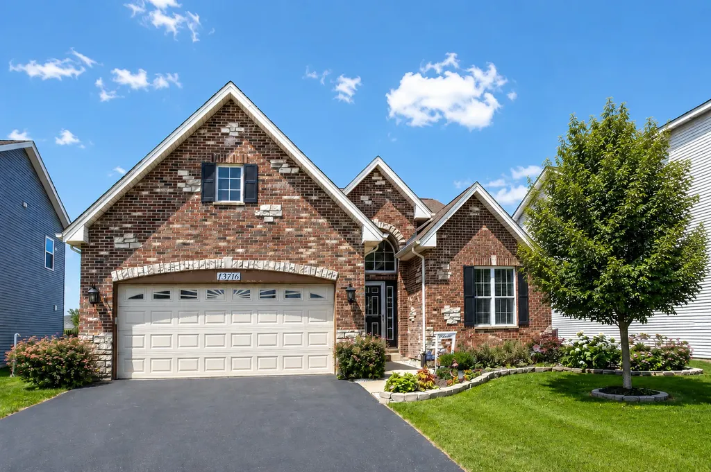 13716 South Palmetto Drive Plainfield IL 60544