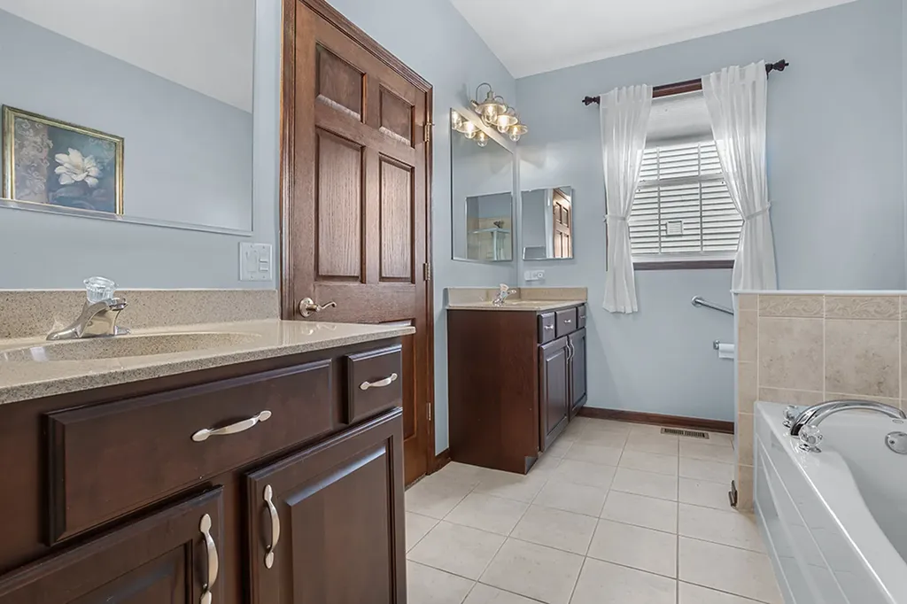 13716 South Palmetto Drive Plainfield IL 60544