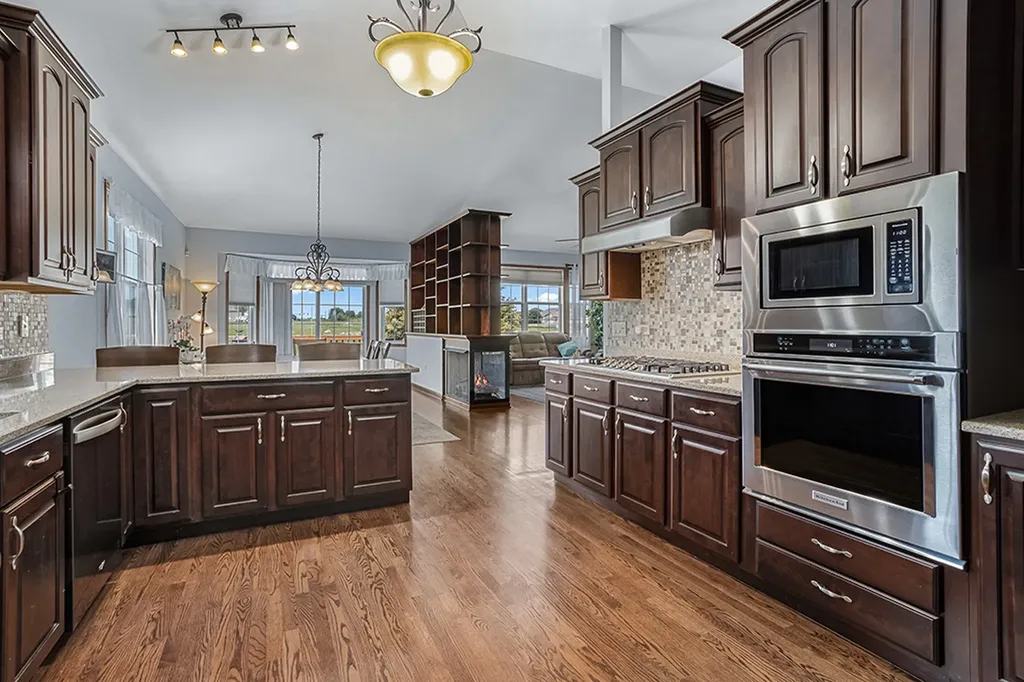 13716 South Palmetto Drive Plainfield IL 60544