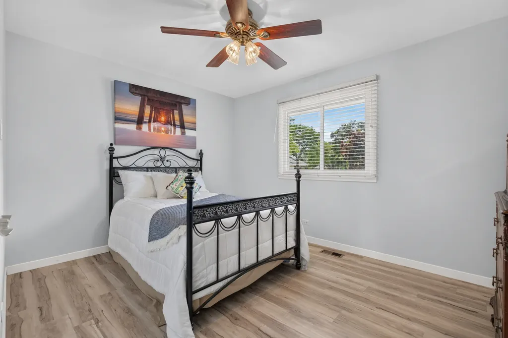881 Heatherbrook Court Wheaton IL 60189