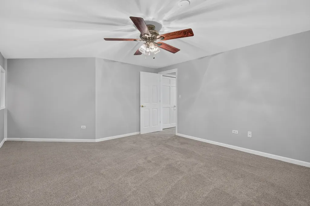 881 Heatherbrook Court Wheaton IL 60189