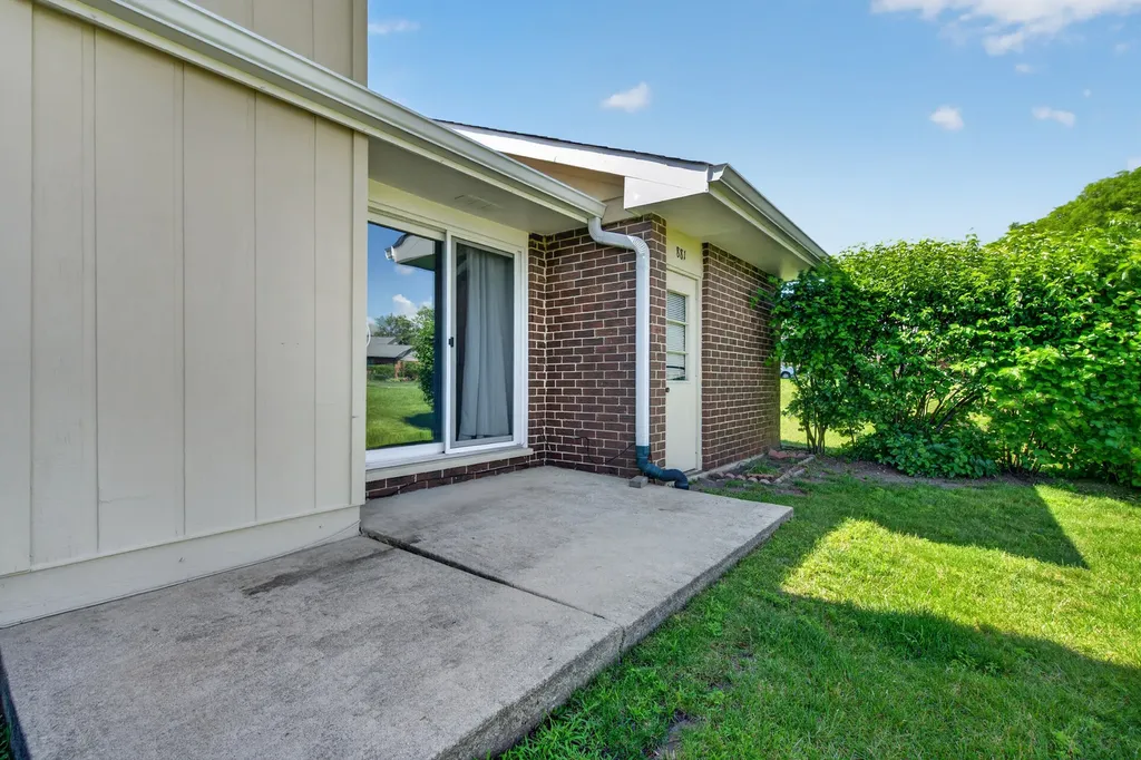 881 Heatherbrook Court Wheaton IL 60189