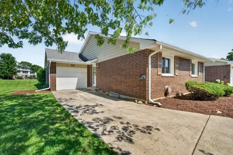 881 Heatherbrook Court Wheaton IL 60189