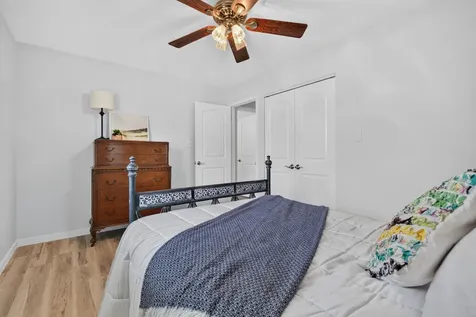 881 Heatherbrook Court Wheaton IL 60189