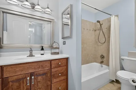 881 Heatherbrook Court Wheaton IL 60189