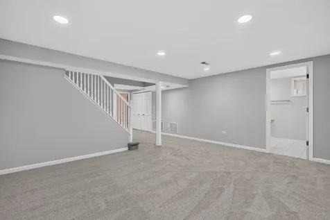 881 Heatherbrook Court Wheaton IL 60189