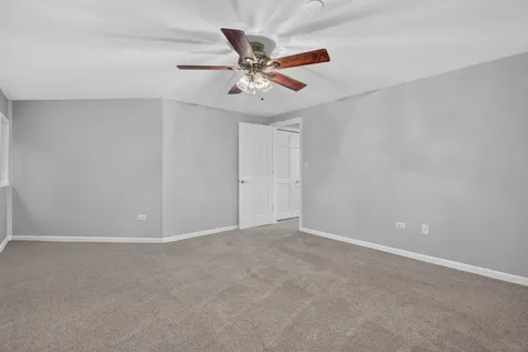 881 Heatherbrook Court Wheaton IL 60189