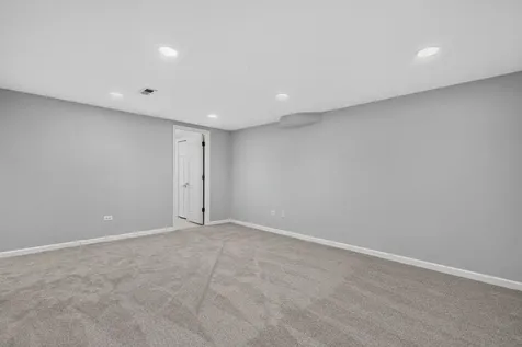 881 Heatherbrook Court Wheaton IL 60189