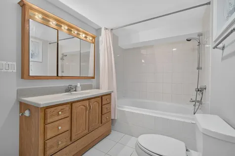 881 Heatherbrook Court Wheaton IL 60189