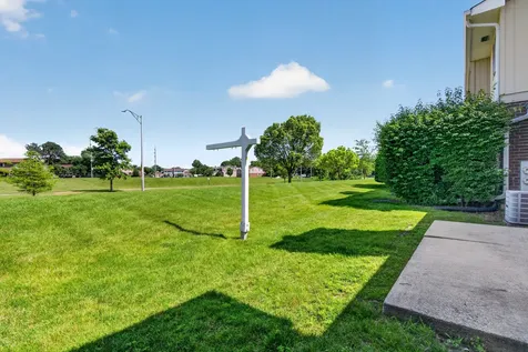 881 Heatherbrook Court Wheaton IL 60189