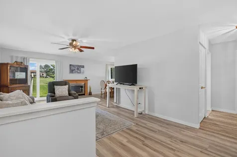 881 Heatherbrook Court Wheaton IL 60189
