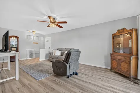 881 Heatherbrook Court Wheaton IL 60189
