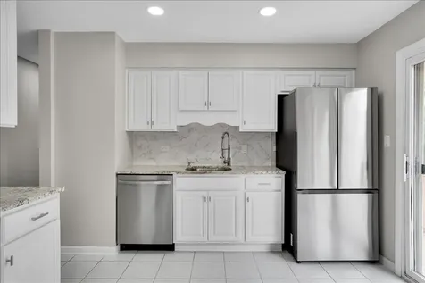 4255 Dixon Drive Hoffman Estates IL 60192