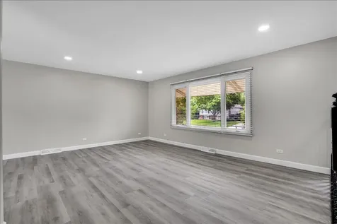 4255 Dixon Drive Hoffman Estates IL 60192
