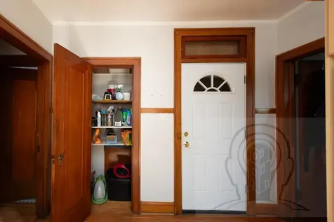 5057 West Newport Avenue Chicago IL 60641