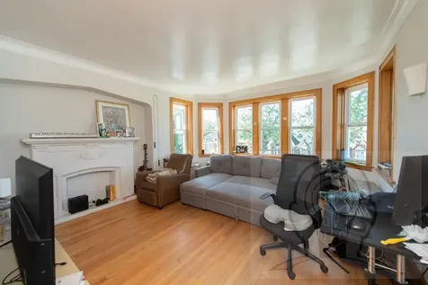 5057 West Newport Avenue Chicago IL 60641