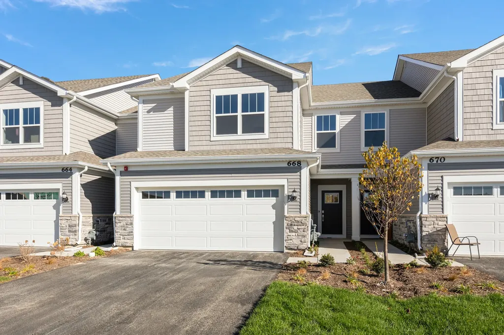 668 Cassia Court Crystal Lake IL 60012