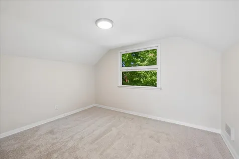 139 Kent Avenue Wauconda IL 60084