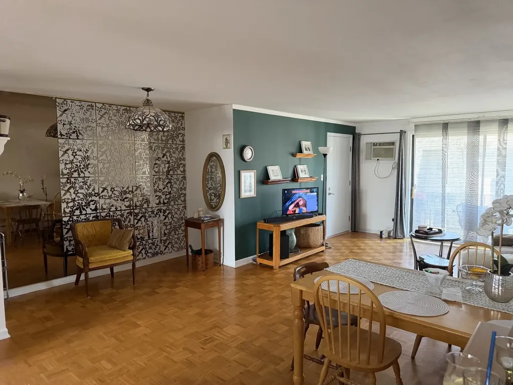 5321 North Delphia Avenue Chicago IL 60656