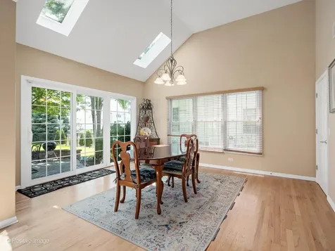 537 North Sycamore Lane North Aurora IL 60542