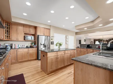 537 North Sycamore Lane North Aurora IL 60542