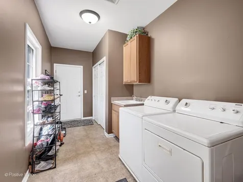 537 North Sycamore Lane North Aurora IL 60542