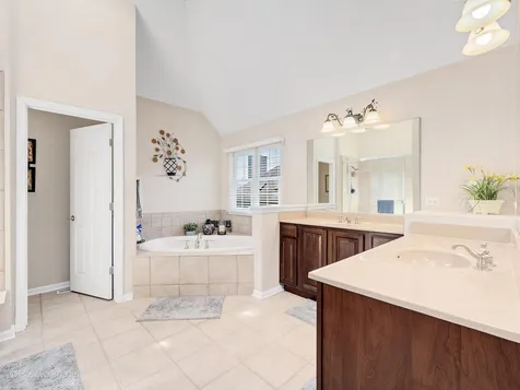 537 North Sycamore Lane North Aurora IL 60542
