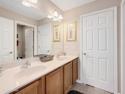 537 North Sycamore Lane North Aurora IL 60542