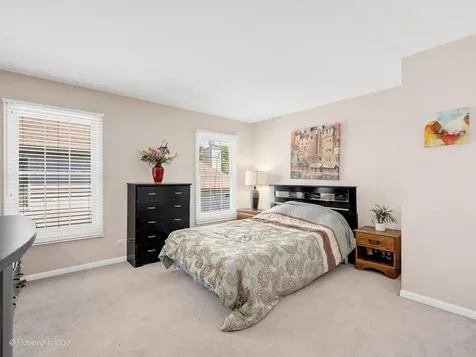 537 North Sycamore Lane North Aurora IL 60542