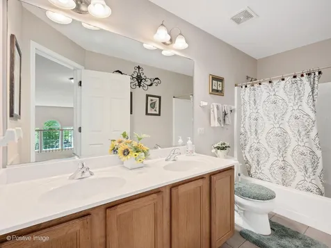 537 North Sycamore Lane North Aurora IL 60542