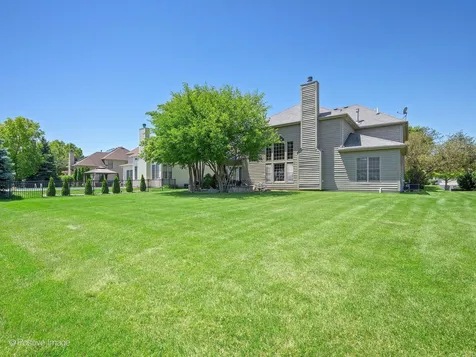 537 North Sycamore Lane North Aurora IL 60542