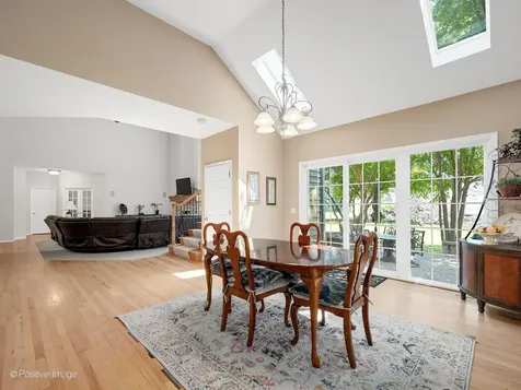 537 North Sycamore Lane North Aurora IL 60542