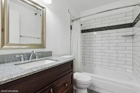 1122 North Clark Street Chicago IL 60610