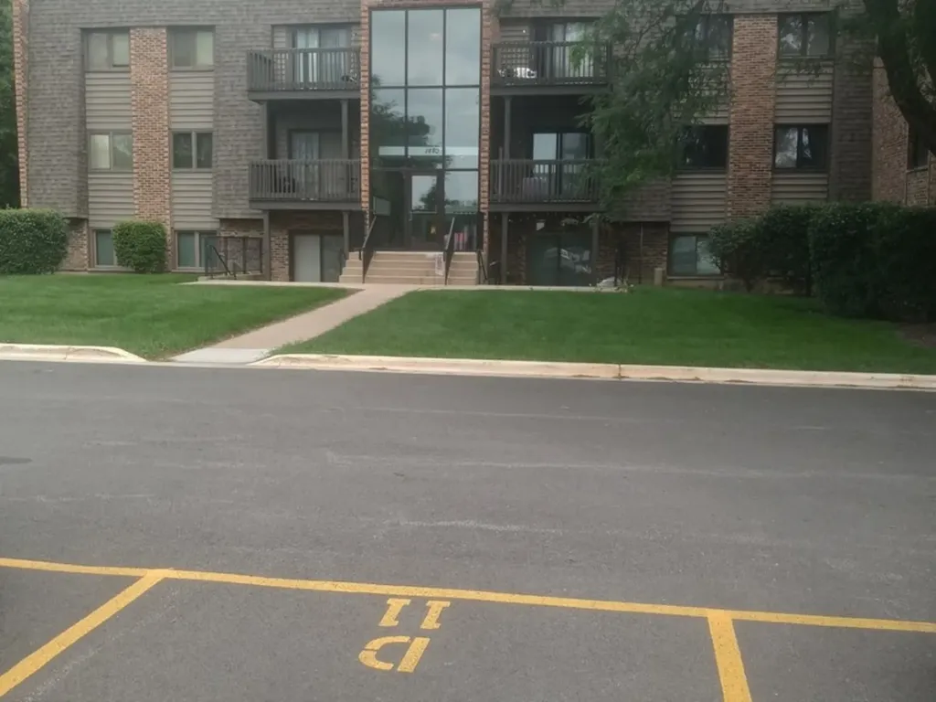 1480 Stonebridge Circle Wheaton IL 60189
