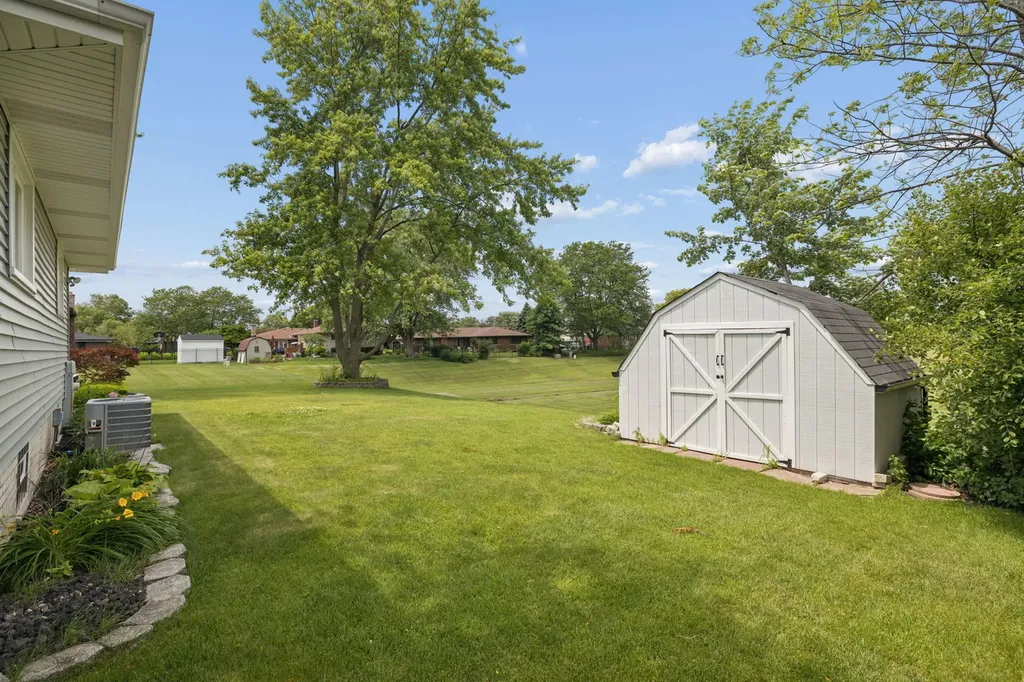 8226 Bob O Link Road Orland Park IL 60462