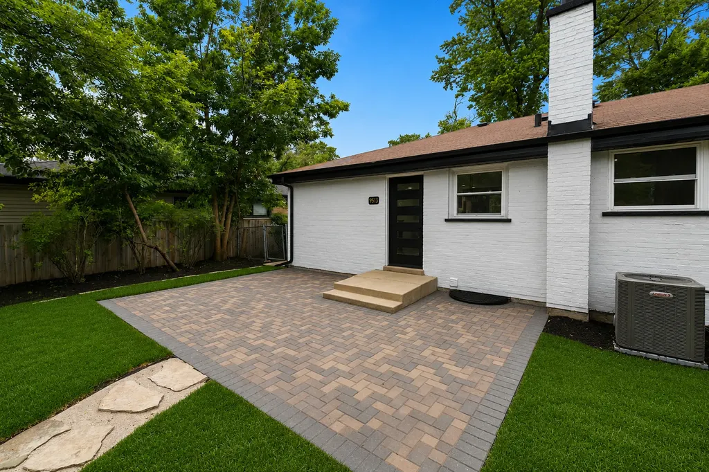 9513 Lowell Avenue Skokie IL 60076