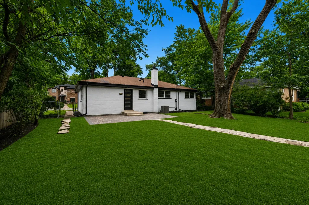 9513 Lowell Avenue Skokie IL 60076