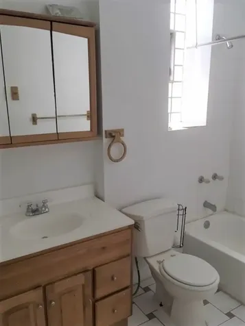 3246 North Seminary Avenue Chicago IL 60657