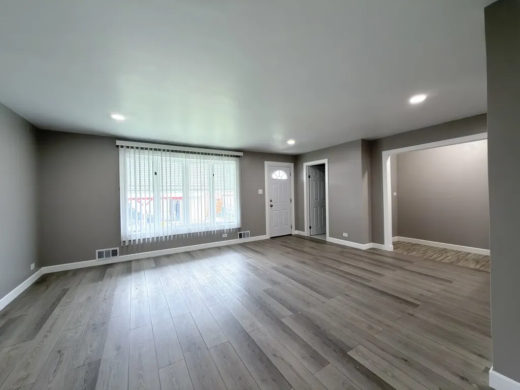 5132 South Hamlin Avenue Chicago IL 60632