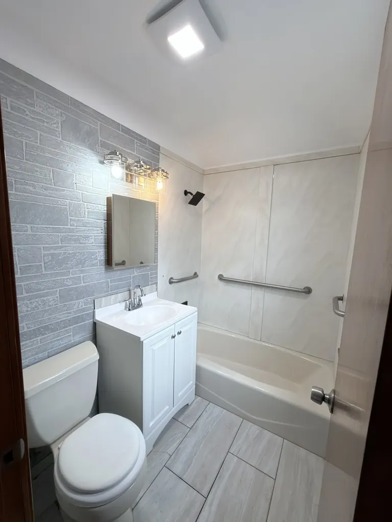 5132 South Hamlin Avenue Chicago IL 60632