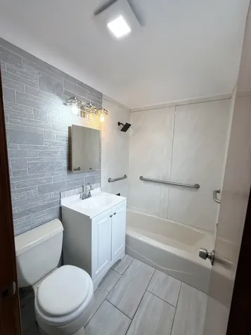 5132 South Hamlin Avenue Chicago IL 60632