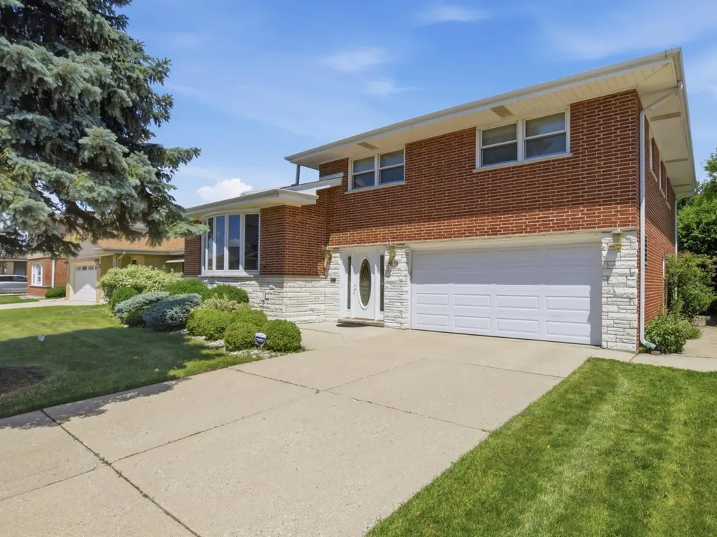 8238 West Balmoral Avenue Chicago IL 60656